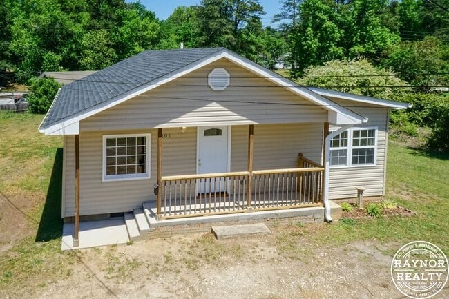 Building Photo - 201 Smith Dr