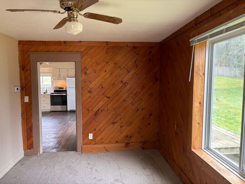 Building Photo - 3055 N 6th St