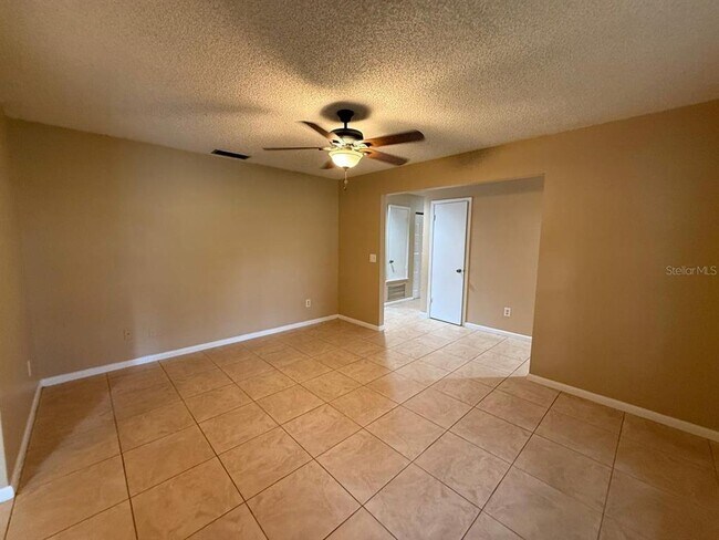 Building Photo - 6619 Jennifer Dr