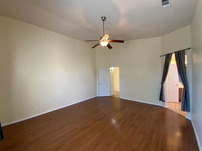 Building Photo - 4 Bedroom Single Story Home Available Near...