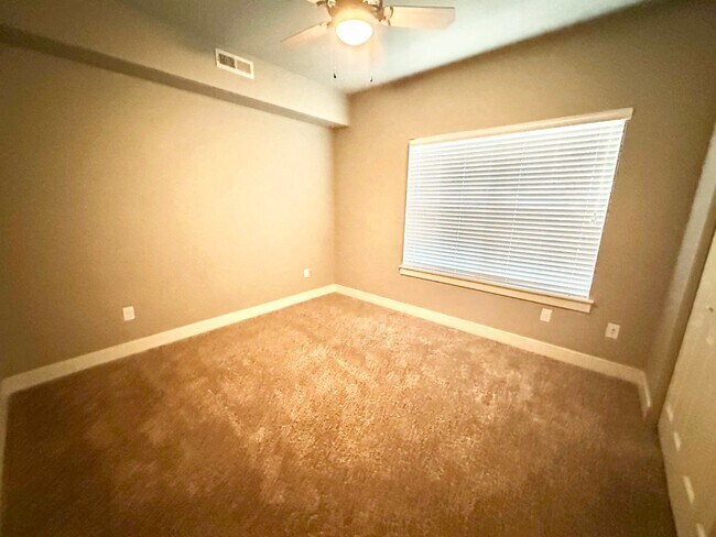 Building Photo - 5233 Boardwalk Dr