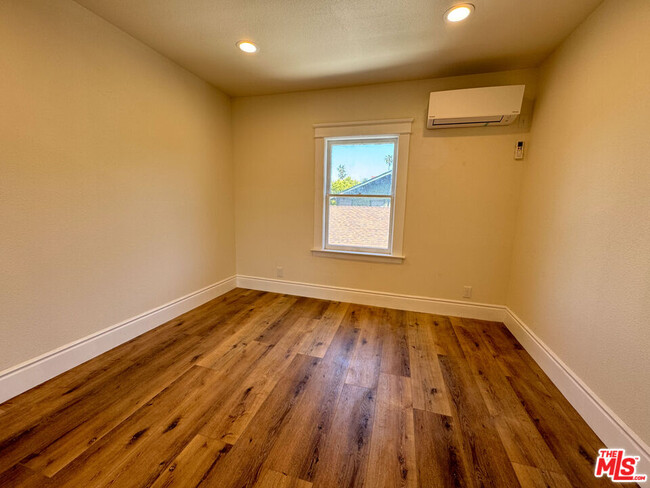 Building Photo - 1828 S Gramercy Pl
