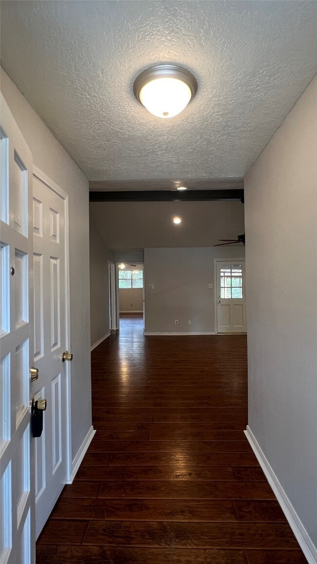 Building Photo - 1806 Cedar Dr