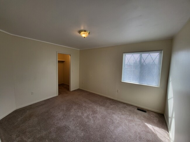 Building Photo - 11871 21 Mile Rd