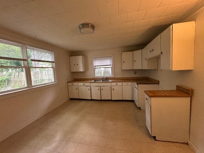 Building Photo - 837 S Belmont Ave