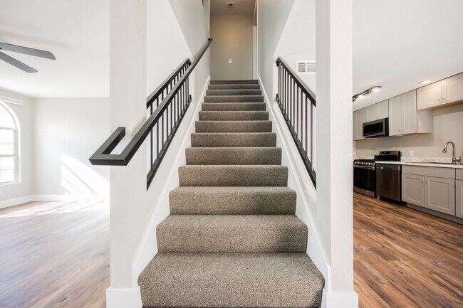 Building Photo - Fully Remodeled 3-Bedroom Townhome