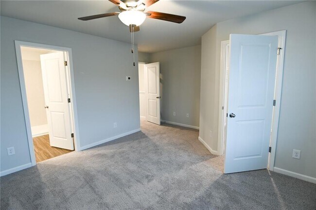 Building Photo - 115 Green Loop NW