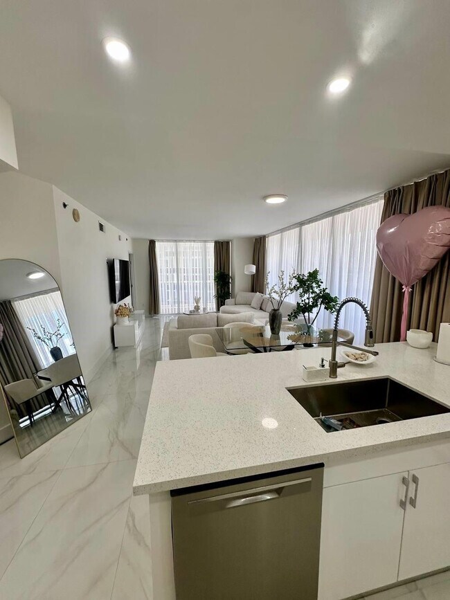 Building Photo - 1830 S Ocean Dr