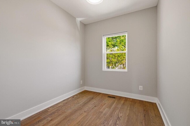 Building Photo - 925 Delafield Pl NW