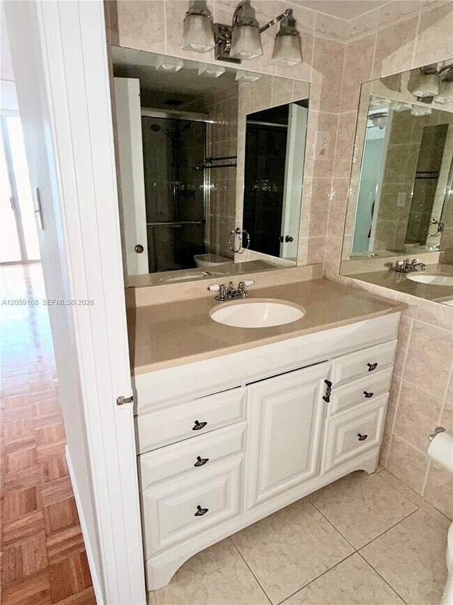 Building Photo - 18051 Biscayne Blvd