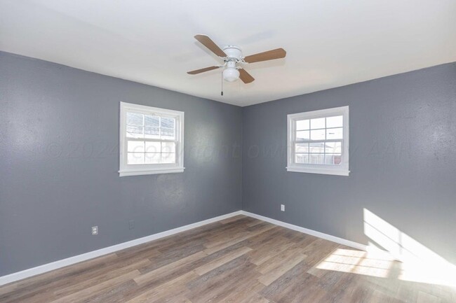 Building Photo - Adorable 3/1 unfinished basement Tenant pa...