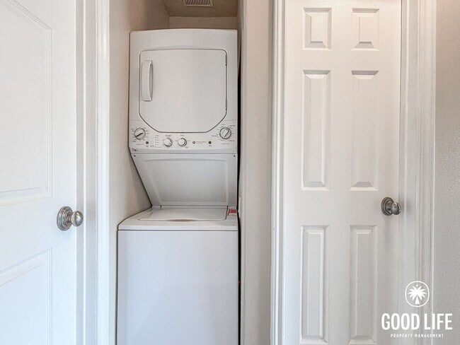 Building Photo - SD: Charming 2BD/1BA 2nd Floor Condo in El Cajon W/ A/C Unit, W/D, & 2 Reserved Parking Spots!