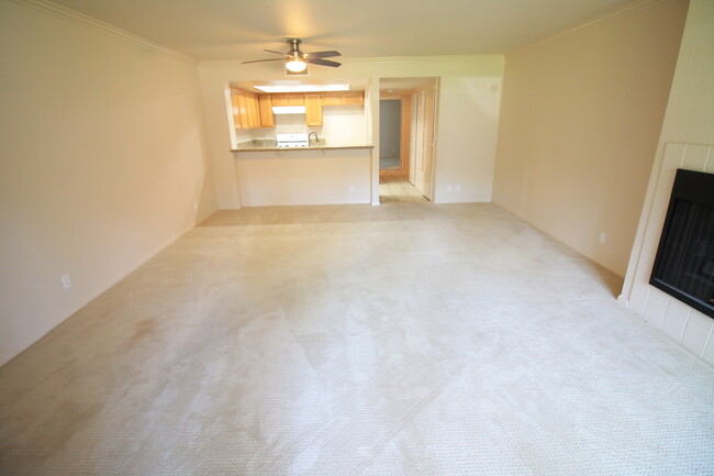 Building Photo - Spacious 1 Bd Condo in Scripps Ranch!