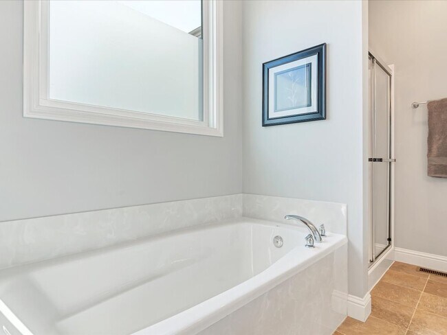 Building Photo - 3334 Simeon Bunker St