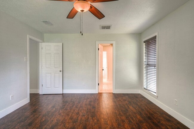 Building Photo - 5103 Temple Bell Dr