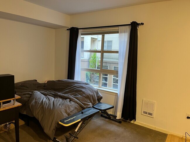 Building Photo - 118 107th Ave NE