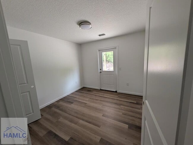 Building Photo - 20-A2 Frasier Ln SW