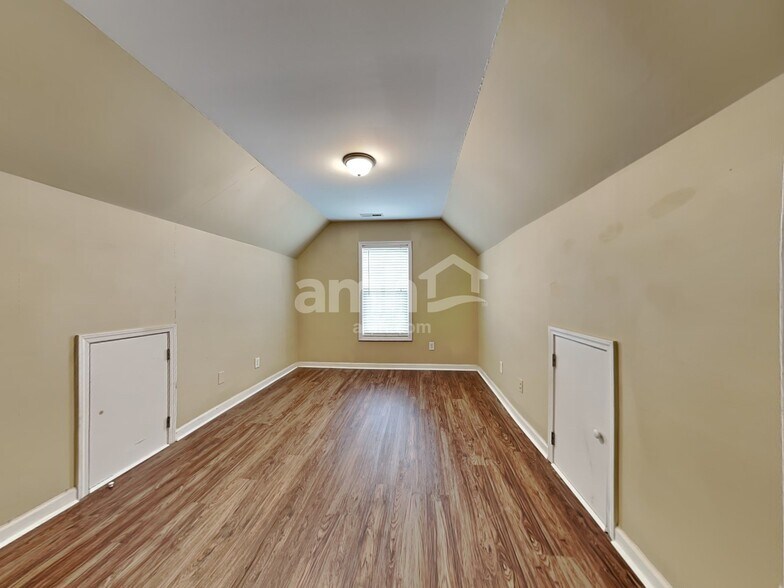 Building Photo - 8229 Marshall Brae Dr