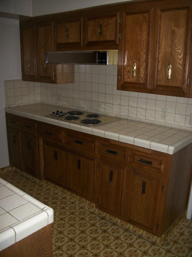 Building Photo - 2 Bedroom Condo