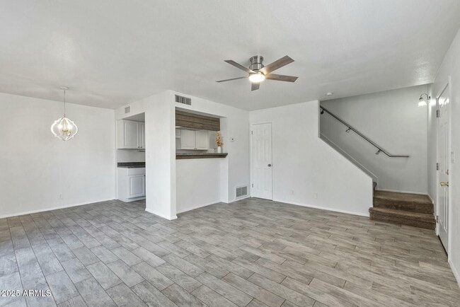 Building Photo - 1209 E Townley Ave