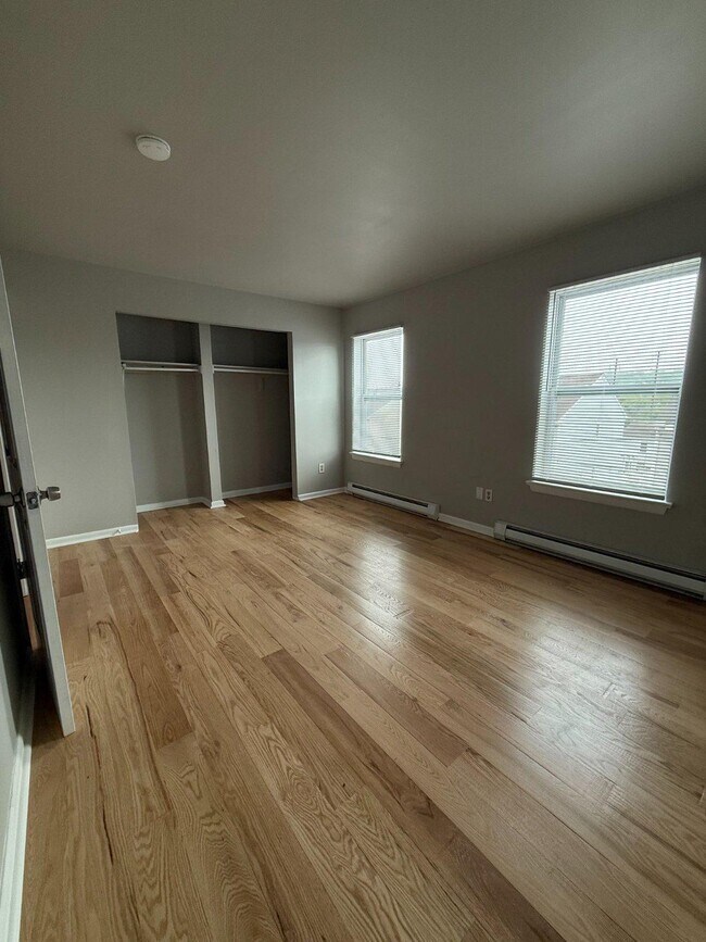 Building Photo - 845 Poplar St