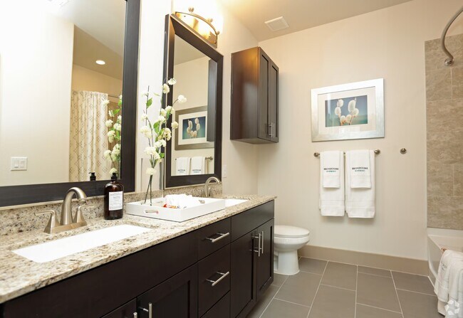 Building Photo - 2-Bed Luxury + 1 Month Free Special!