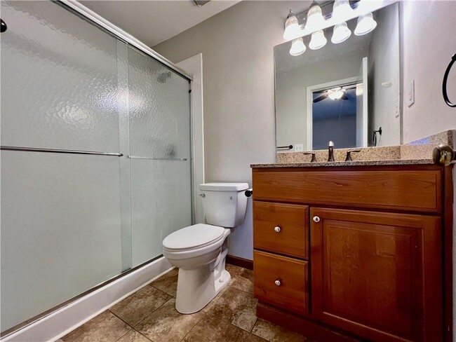 Building Photo - 206 Wedgewood Way