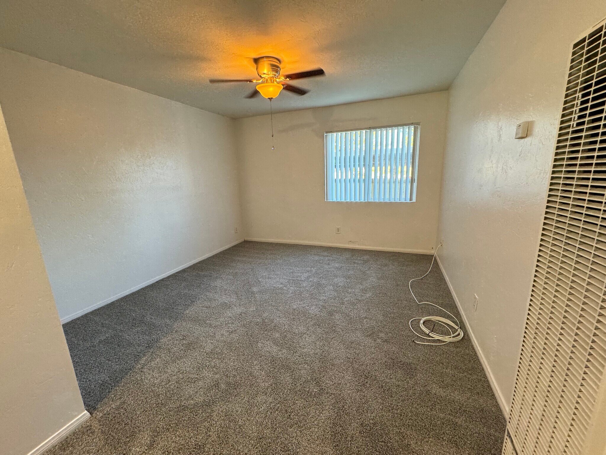 Building Photo - 868 E Alvarado St
