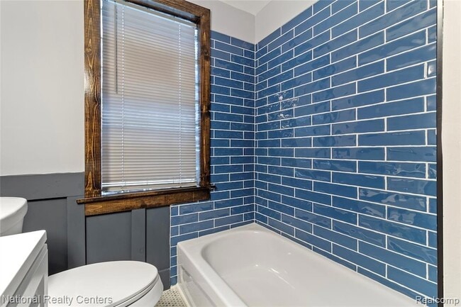 Building Photo - 767 Navahoe St