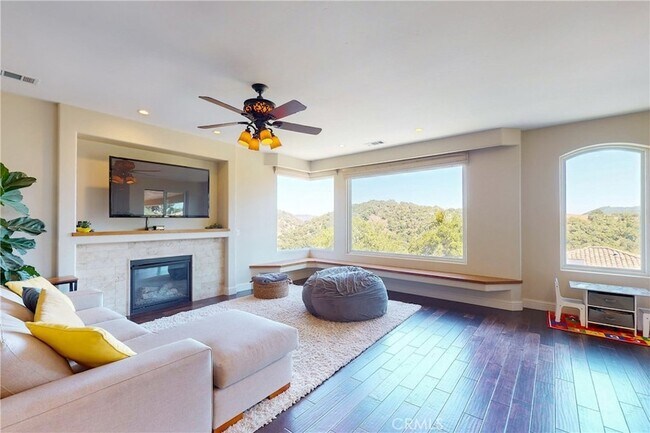 Building Photo - 5595 Tanbark Ct