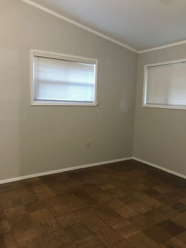 Building Photo - Beautiful 4 Bed House