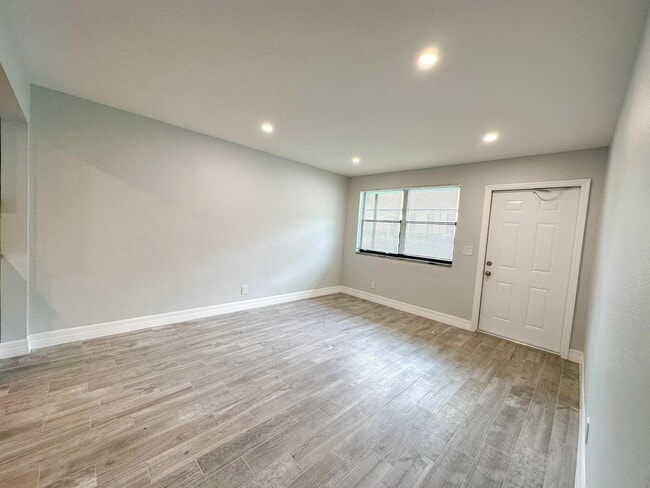 Building Photo - 1319 Douglass Ave