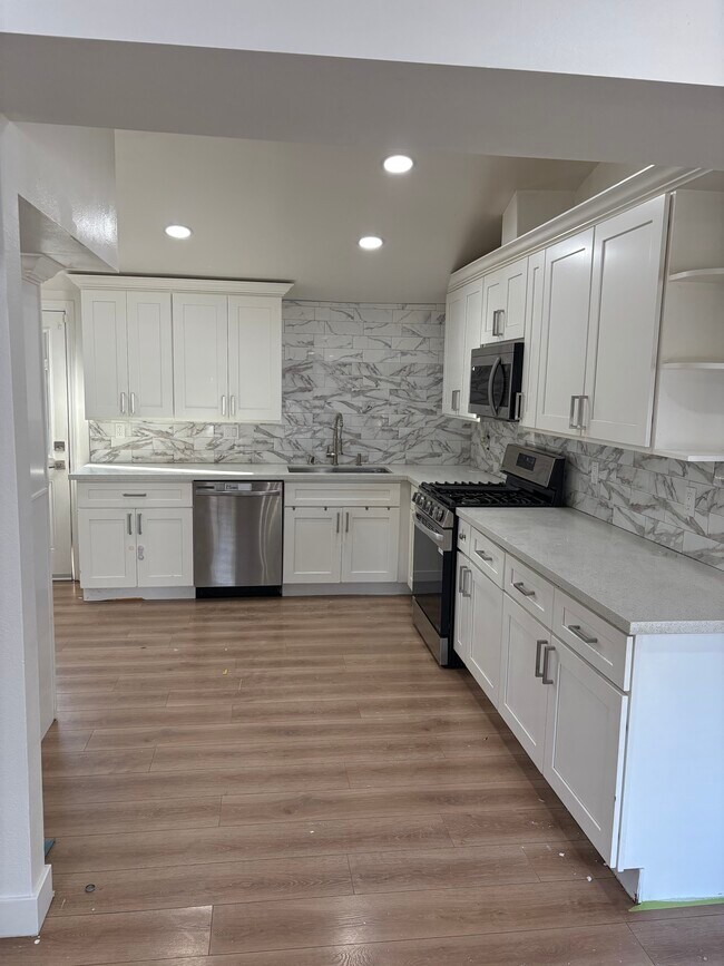 Building Photo - 2103 Avalon Ave