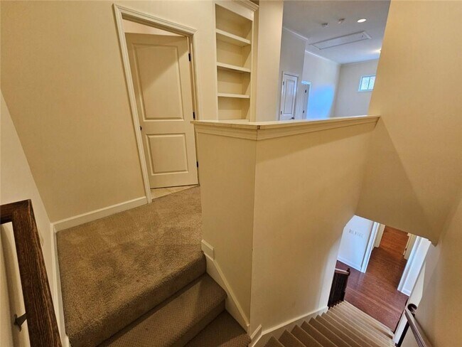 Building Photo - 2104 McFarlin Ln