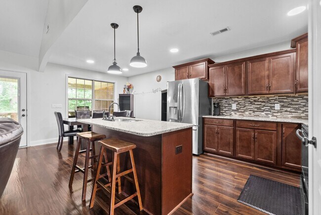 Building Photo - 125 Sycamore Hill Dr