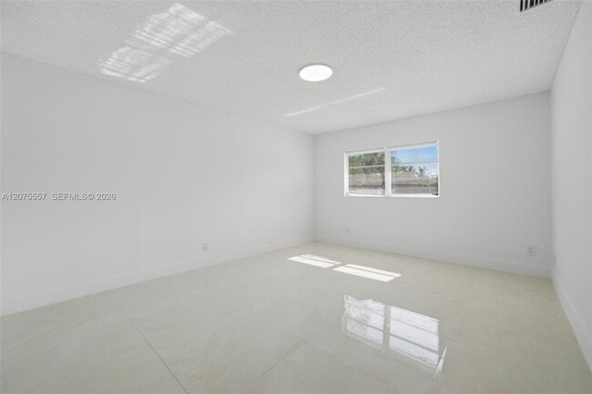 Building Photo - 11000 NW 21st Ct