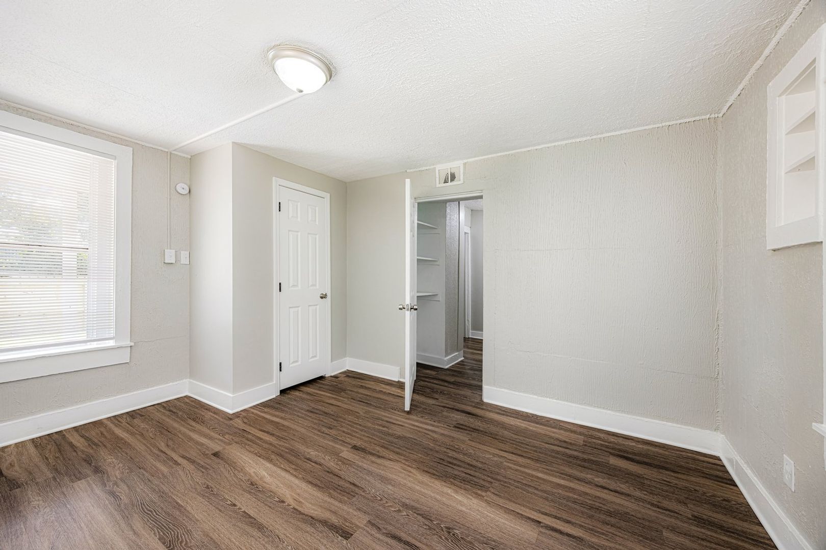 Building Photo - Full Renovation!