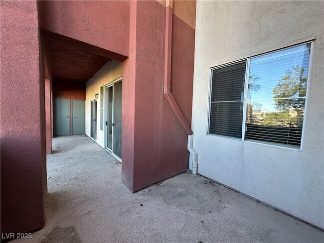 Building Photo - 71 E Agate Ave