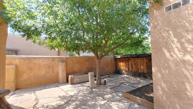 Building Photo - 1st Month Free! Old Town Charm! 2 Bedroom ...