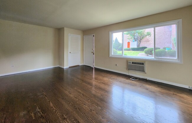 Building Photo - 818 Concord Ln