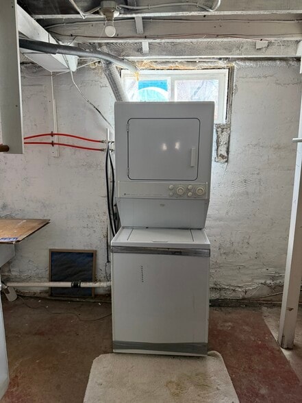 Building Photo - 823 Craite Ave