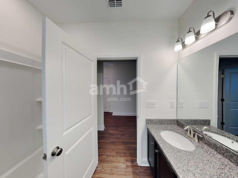 Building Photo - 12 S Forest Creek Dr