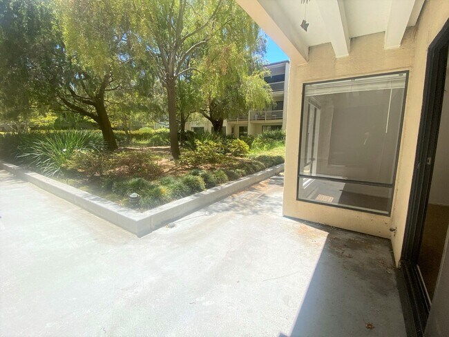 Building Photo - $500 MOVE IN SPECIAL!! One Bedroom Condo A...
