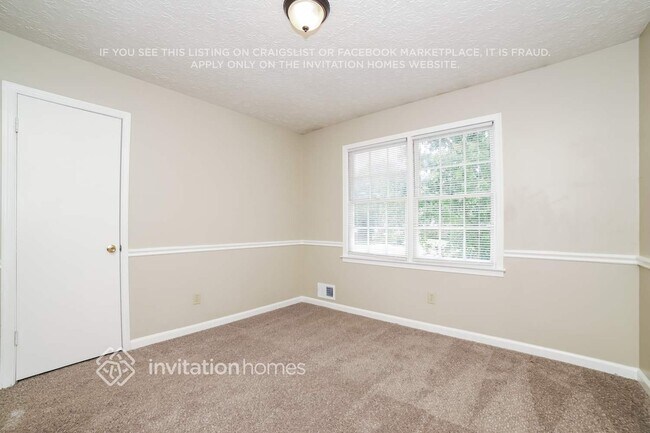 Building Photo - 104 Village Ct