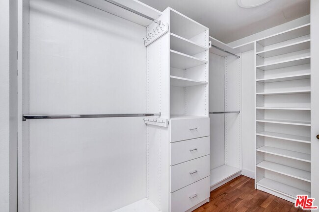 Building Photo - 211 S Spalding Dr