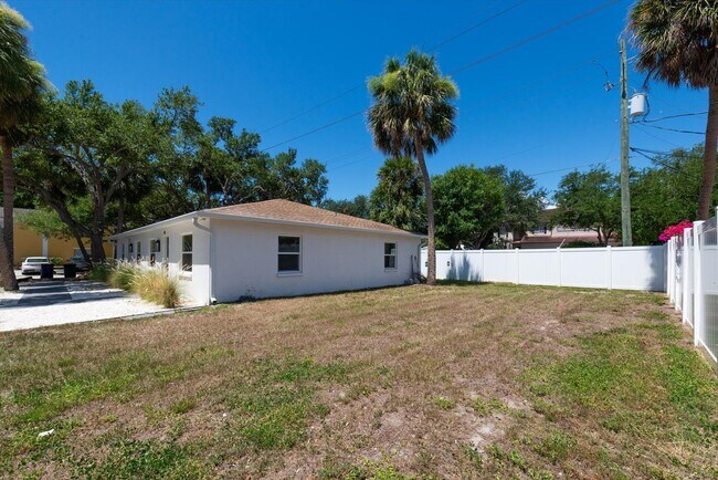 Building Photo - 3009 W Binnicker Ave