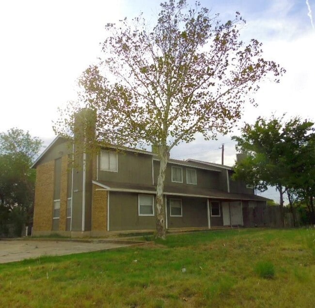 Building Photo - 8404 Riverstone Dr