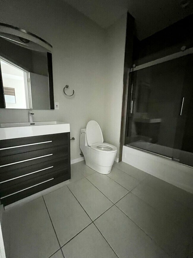 Building Photo - 932 N Marshall St