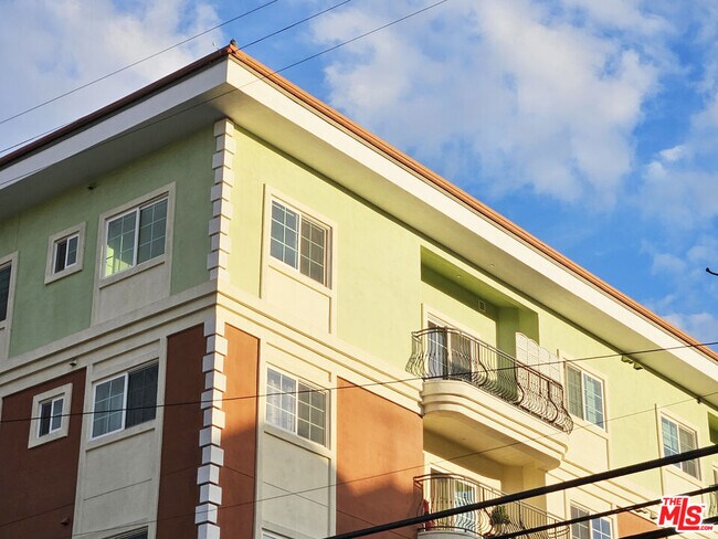 Building Photo - 944 S Serrano Ave