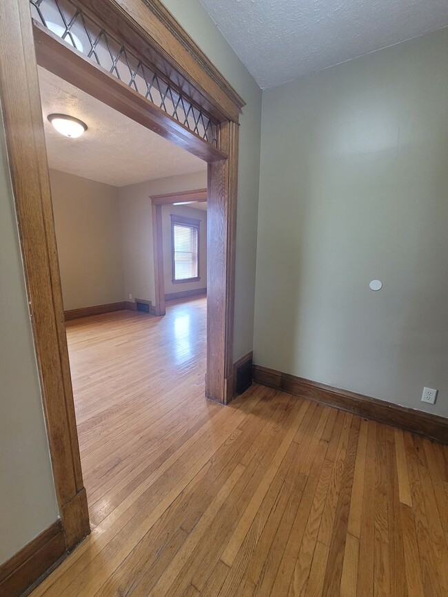 Building Photo - Beautiful Two Bedroom Townhome!